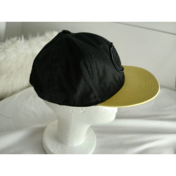 Official DC Comics Batman Black Embroidered Logo And Yellow Bill Hat - Picture 2 of 8